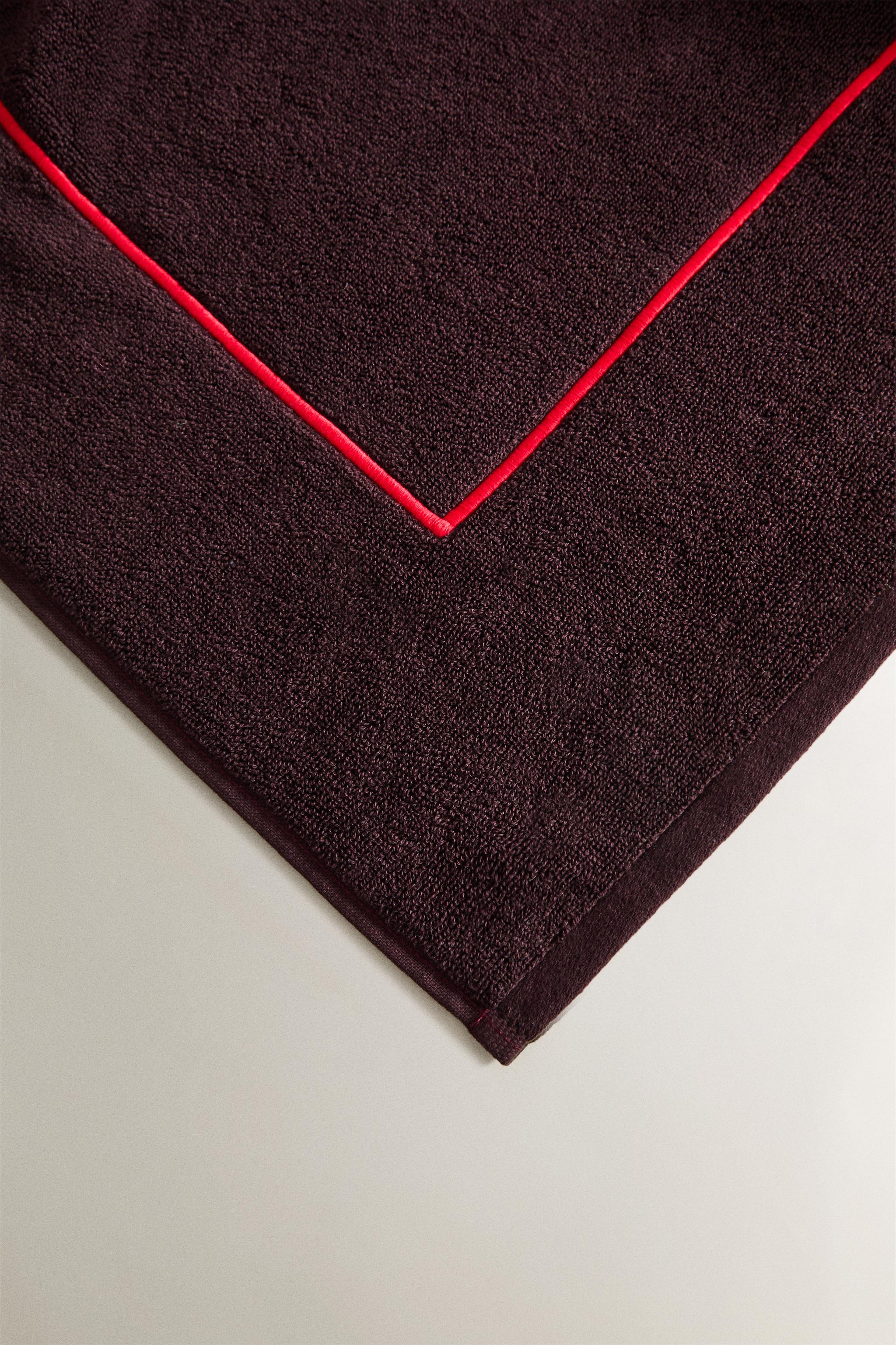 PLAIN BEACH TOWEL WITH BORDER